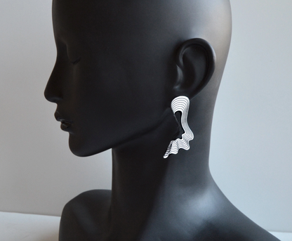 Mannequin showing the Trippy Moiré Oyster earrings.