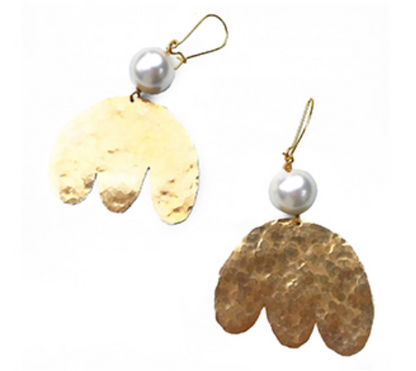 Image of Baroque Leaf with Peal earrings.