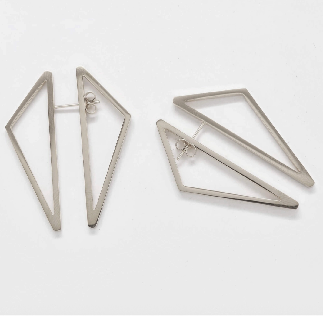 Pair of silver geometric earrings 
